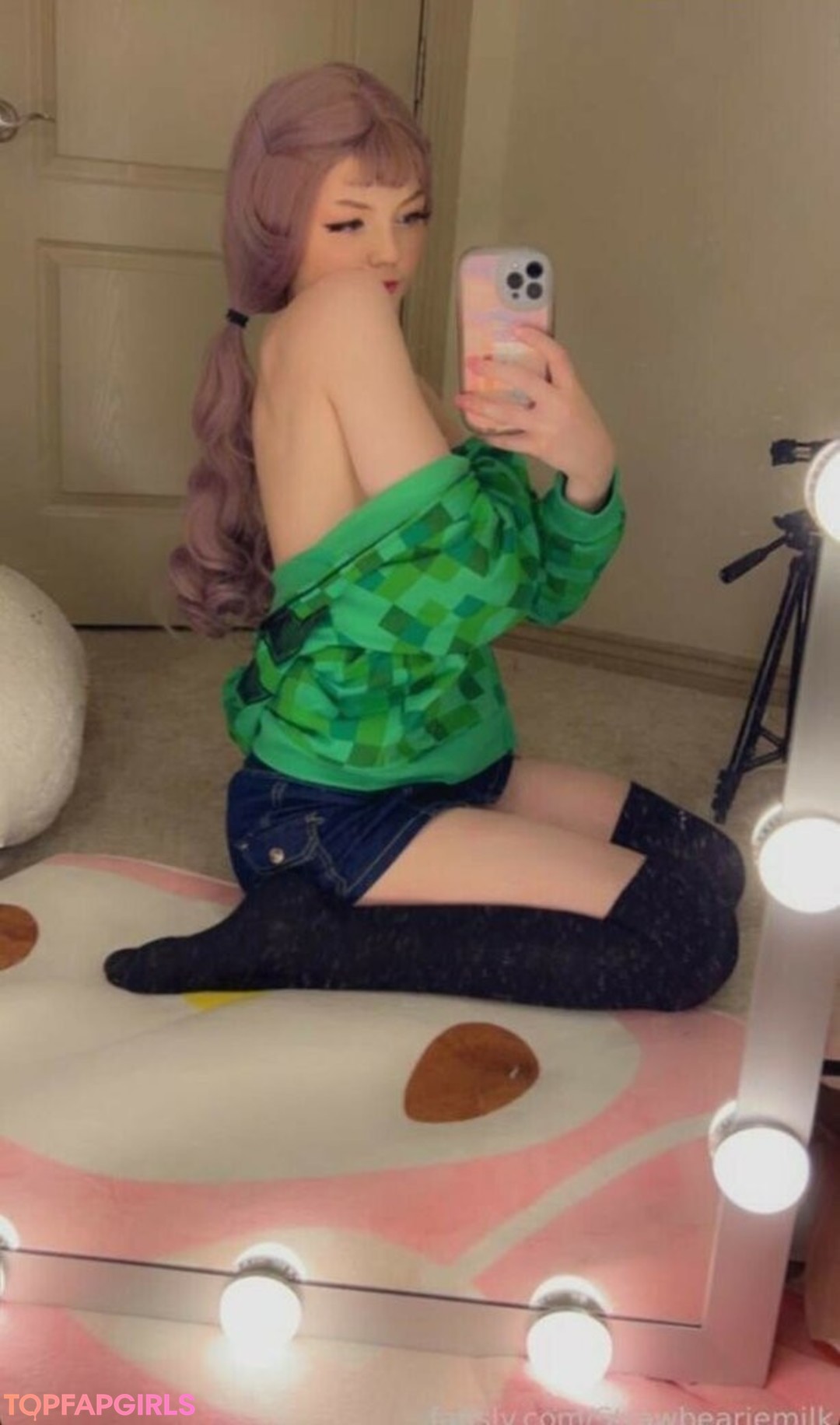 Naakte gelekte OnlyFans-foto van Strawbeariemilkk #1720