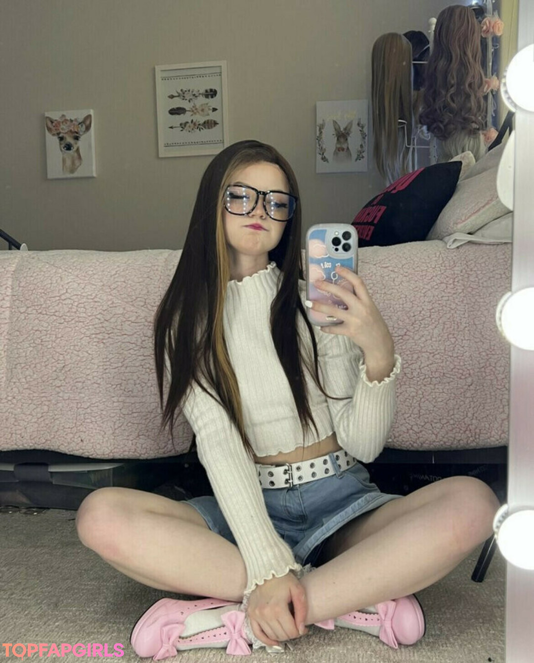 Naakte gelekte OnlyFans-foto van Strawbeariemilkk #1757