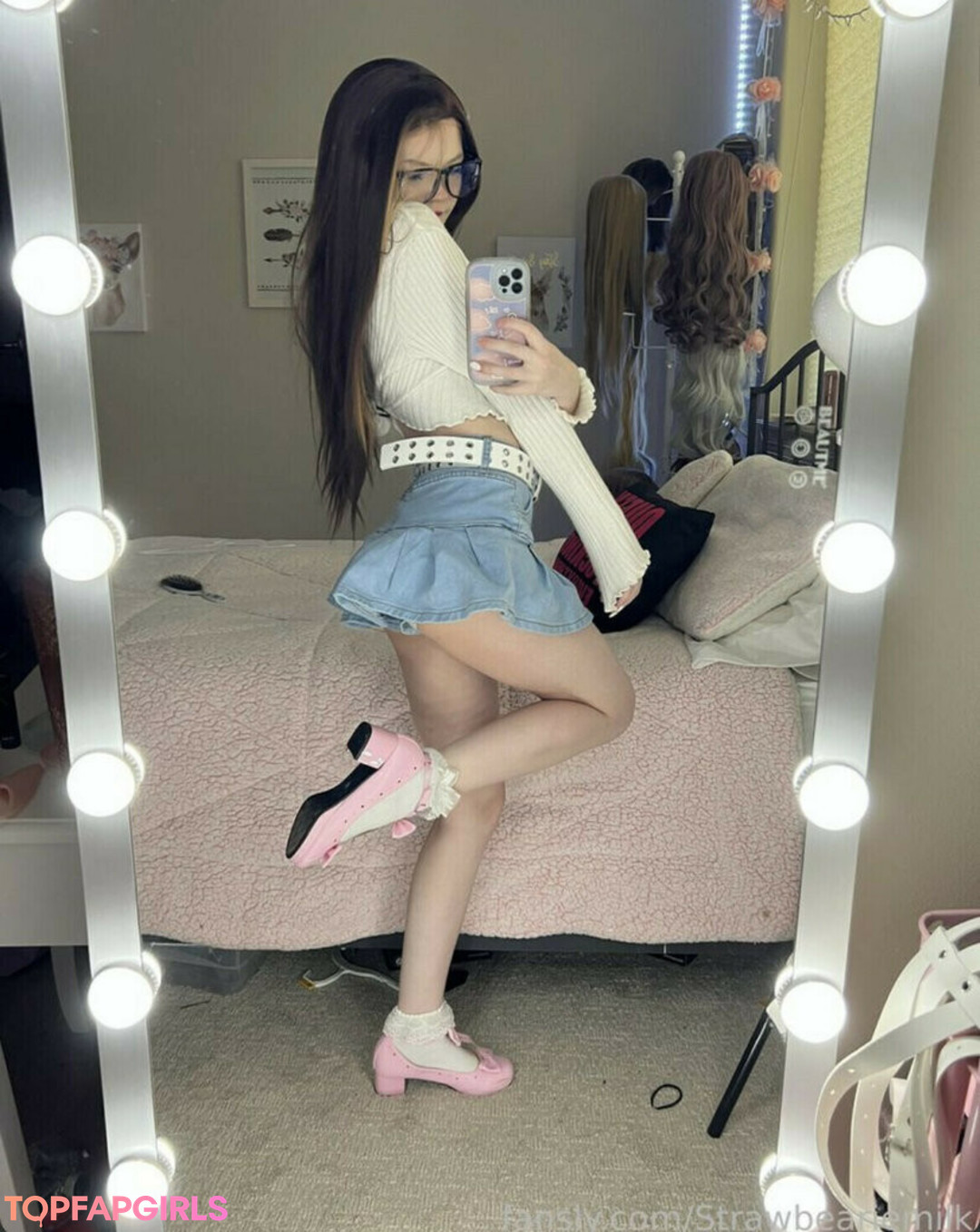 Naakte gelekte OnlyFans-foto van Strawbeariemilkk #1766