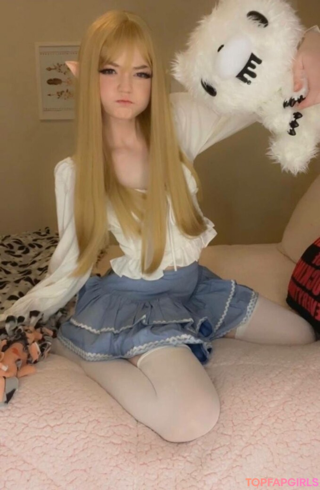 Naakte gelekte OnlyFans-foto van Strawbeariemilkk #1838