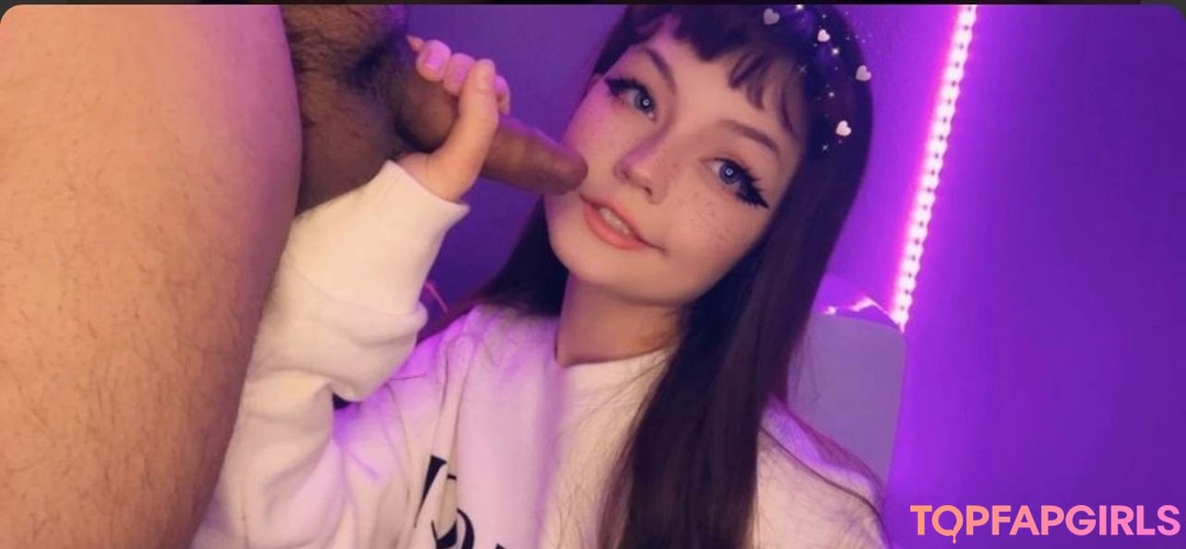 Naakte gelekte OnlyFans-foto van Strawbeariemilkk #1847