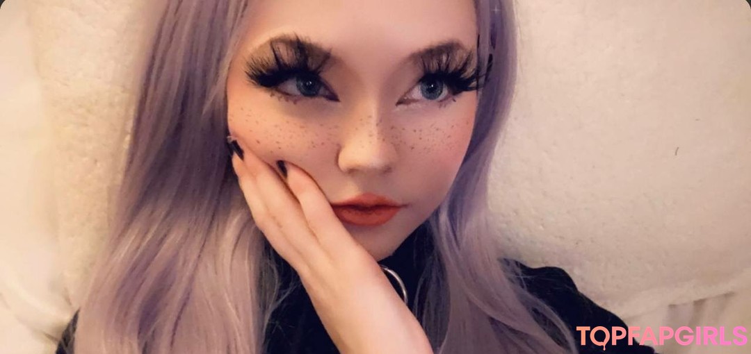 Naakte gelekte OnlyFans-foto van Strawbeariemilkk #1898