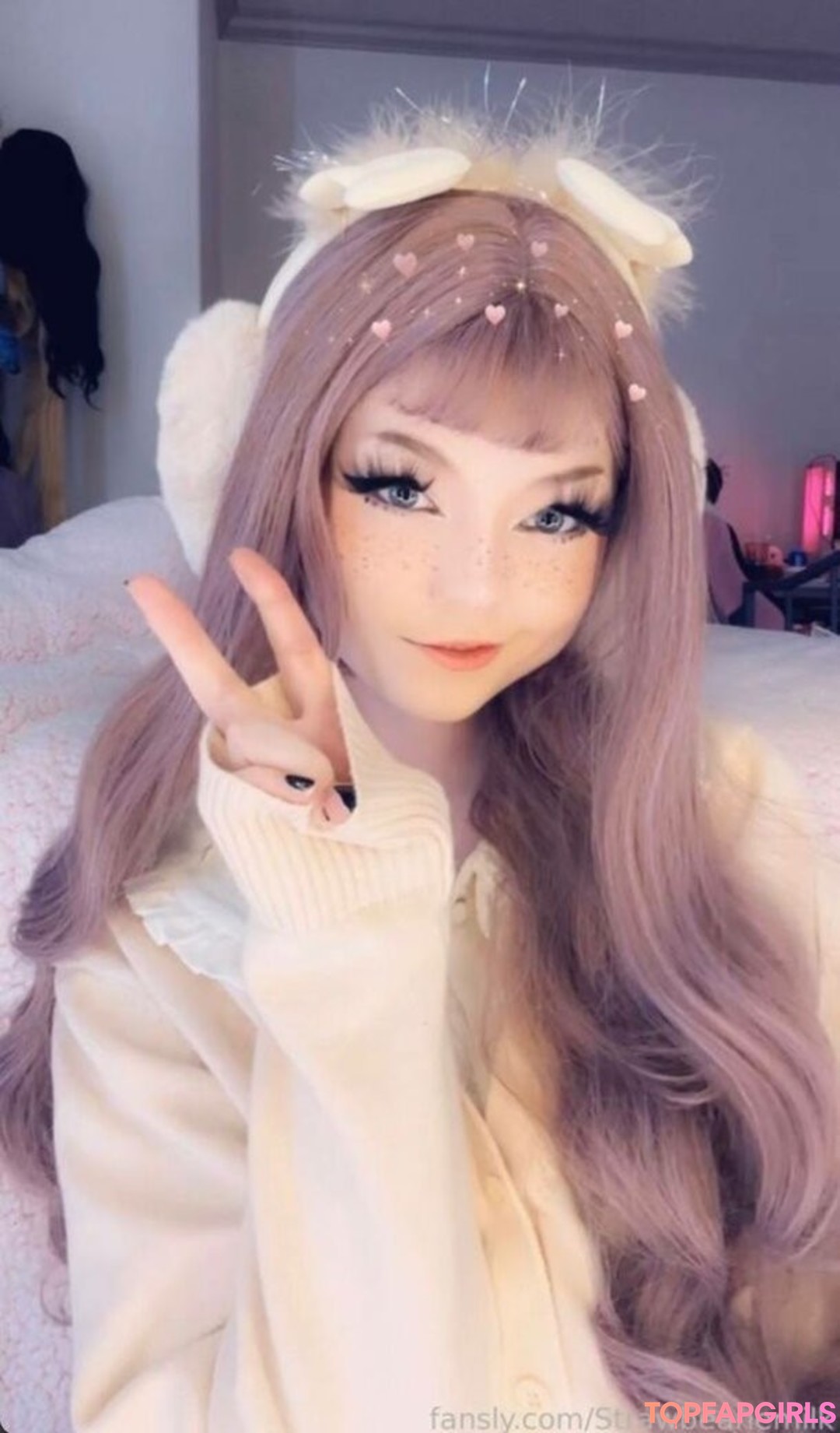 Naakte gelekte OnlyFans-foto van Strawbeariemilkk #1951