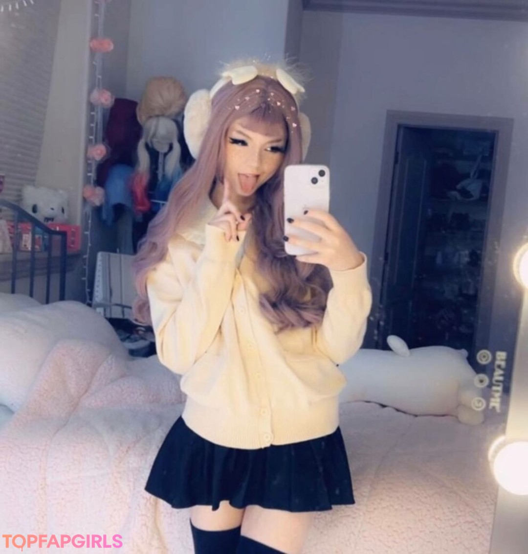 Naakte gelekte OnlyFans-foto van Strawbeariemilkk #1966