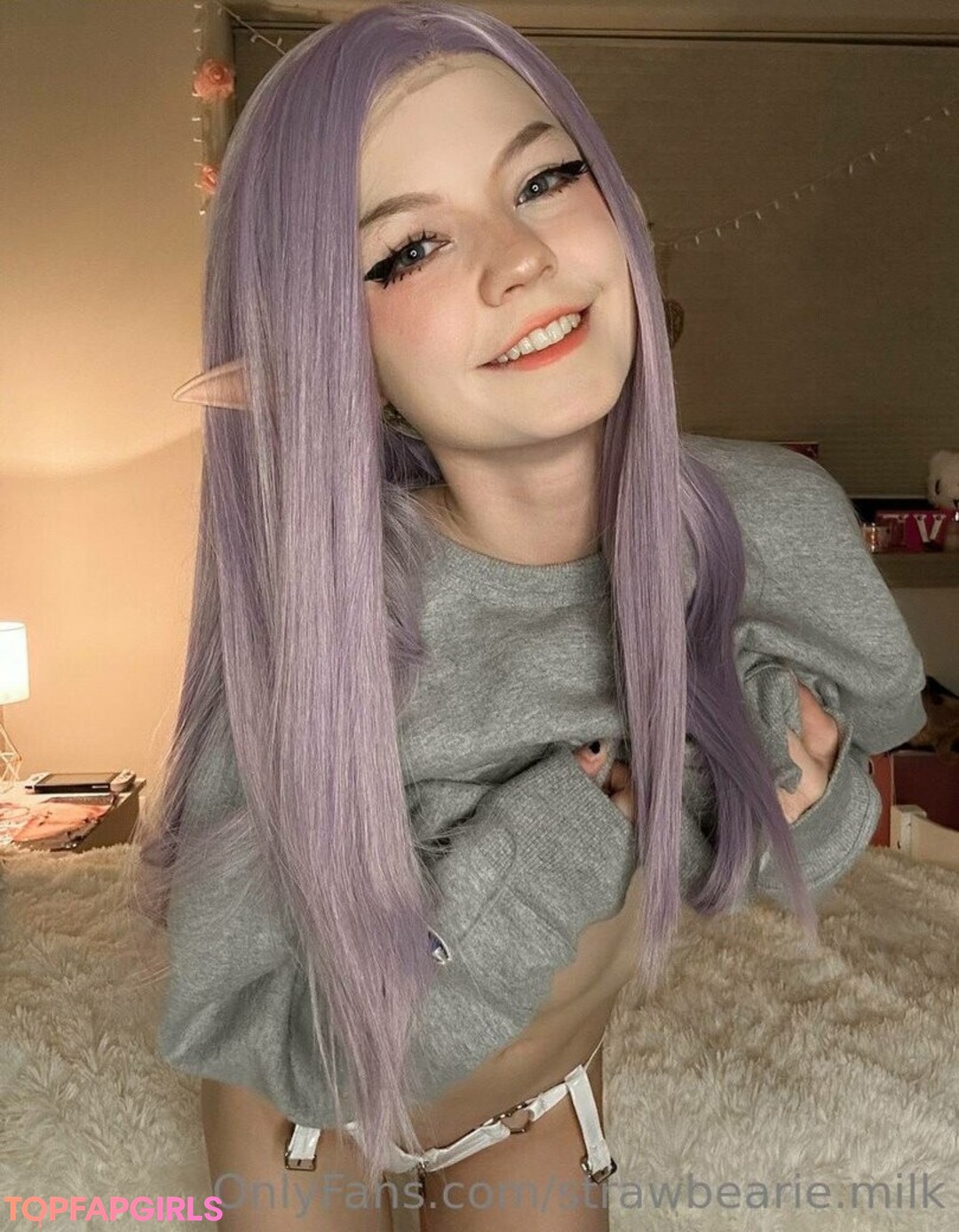 Naakte gelekte OnlyFans-foto van Strawbeariemilkk #2226