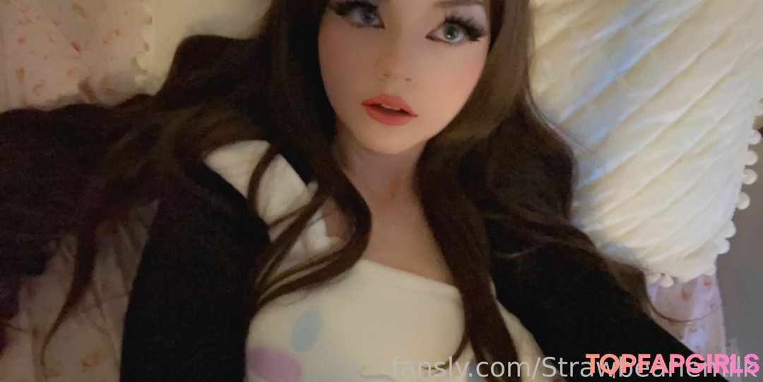 Naakte gelekte OnlyFans-foto van Strawbeariemilkk #2401