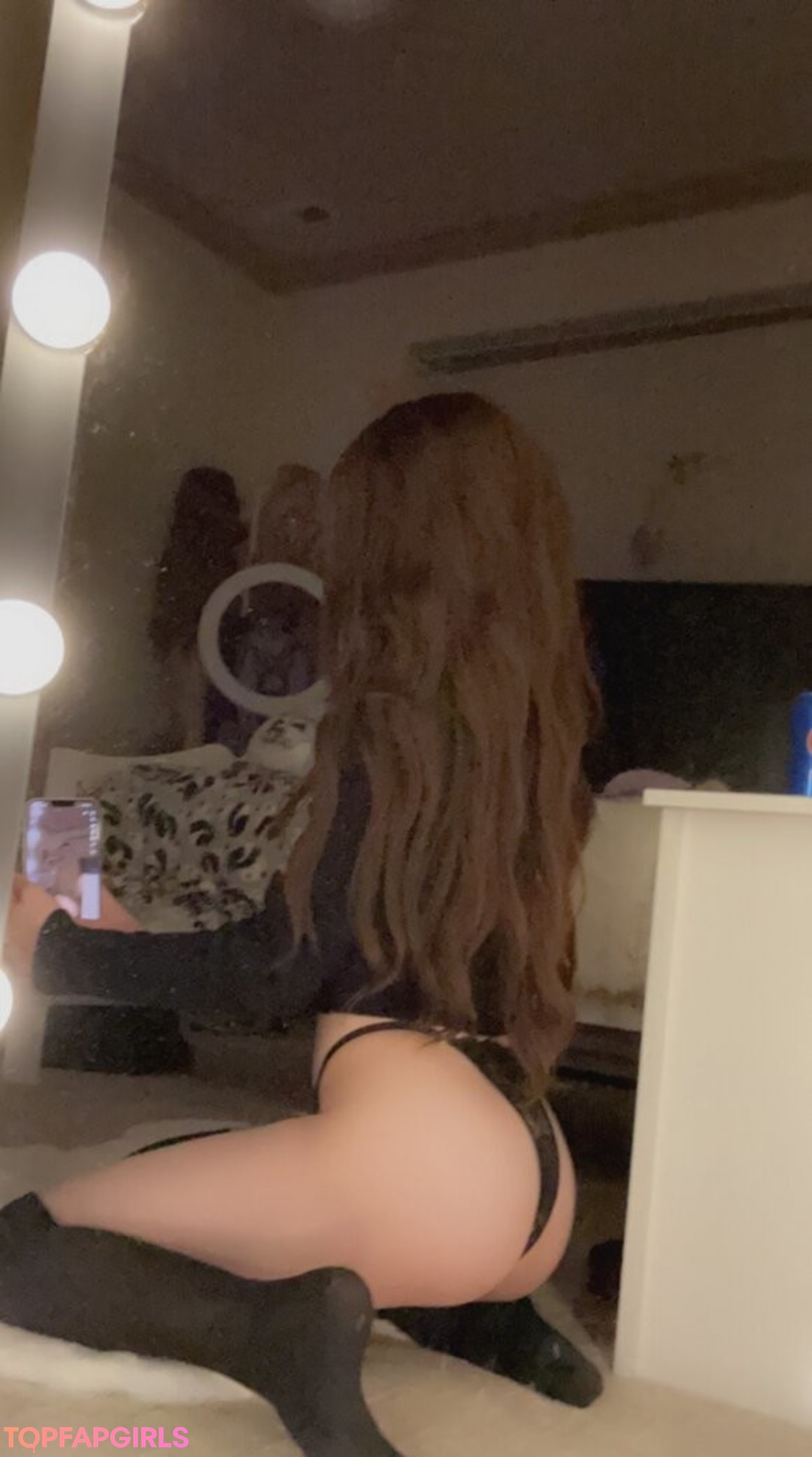 Naakte gelekte OnlyFans-foto van Strawbeariemilkk #2431