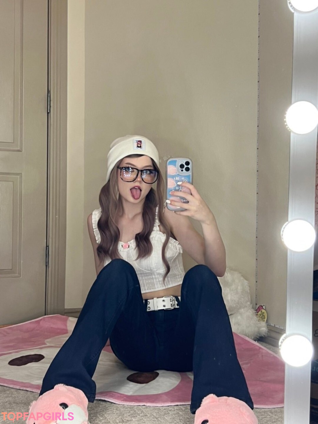 Naakte gelekte OnlyFans-foto van Strawbeariemilkk #537