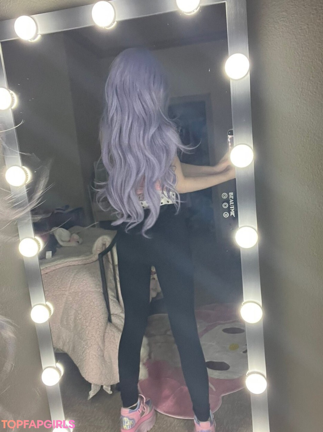 Naakte gelekte OnlyFans-foto van Strawbeariemilkk #540