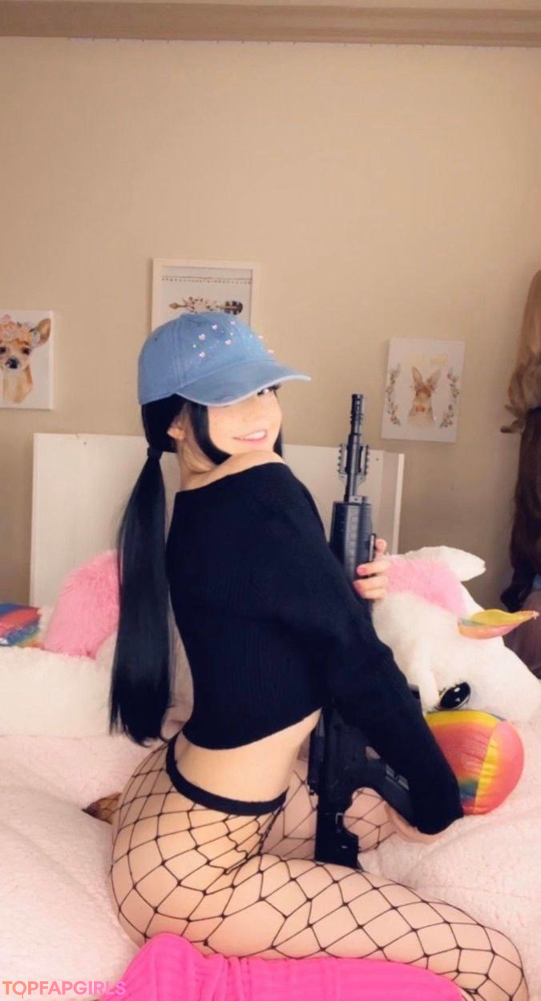 Naakte gelekte OnlyFans-foto van Strawbeariemilkk #589