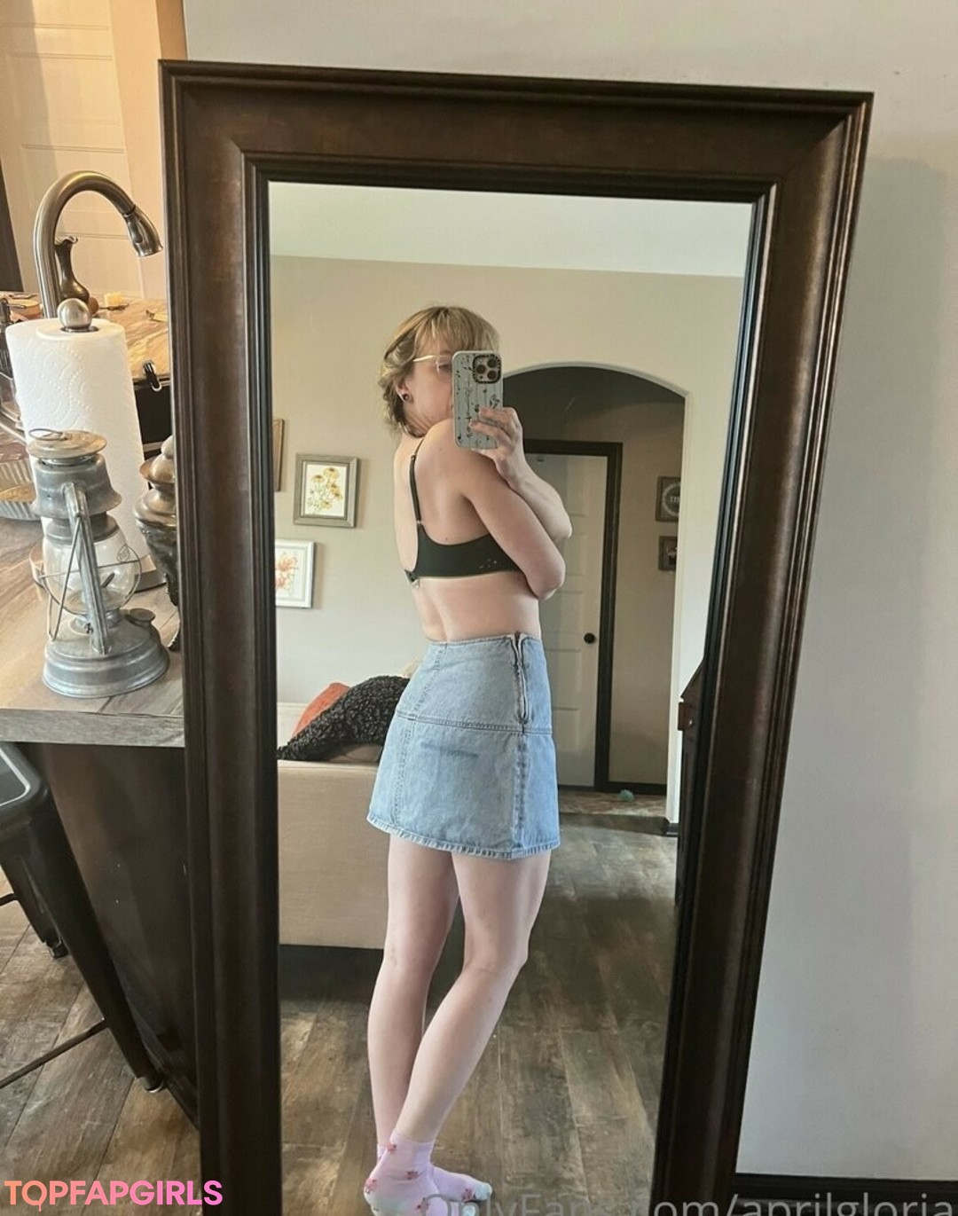 Naakte gelekte OnlyFans-foto van April Gloria #1568