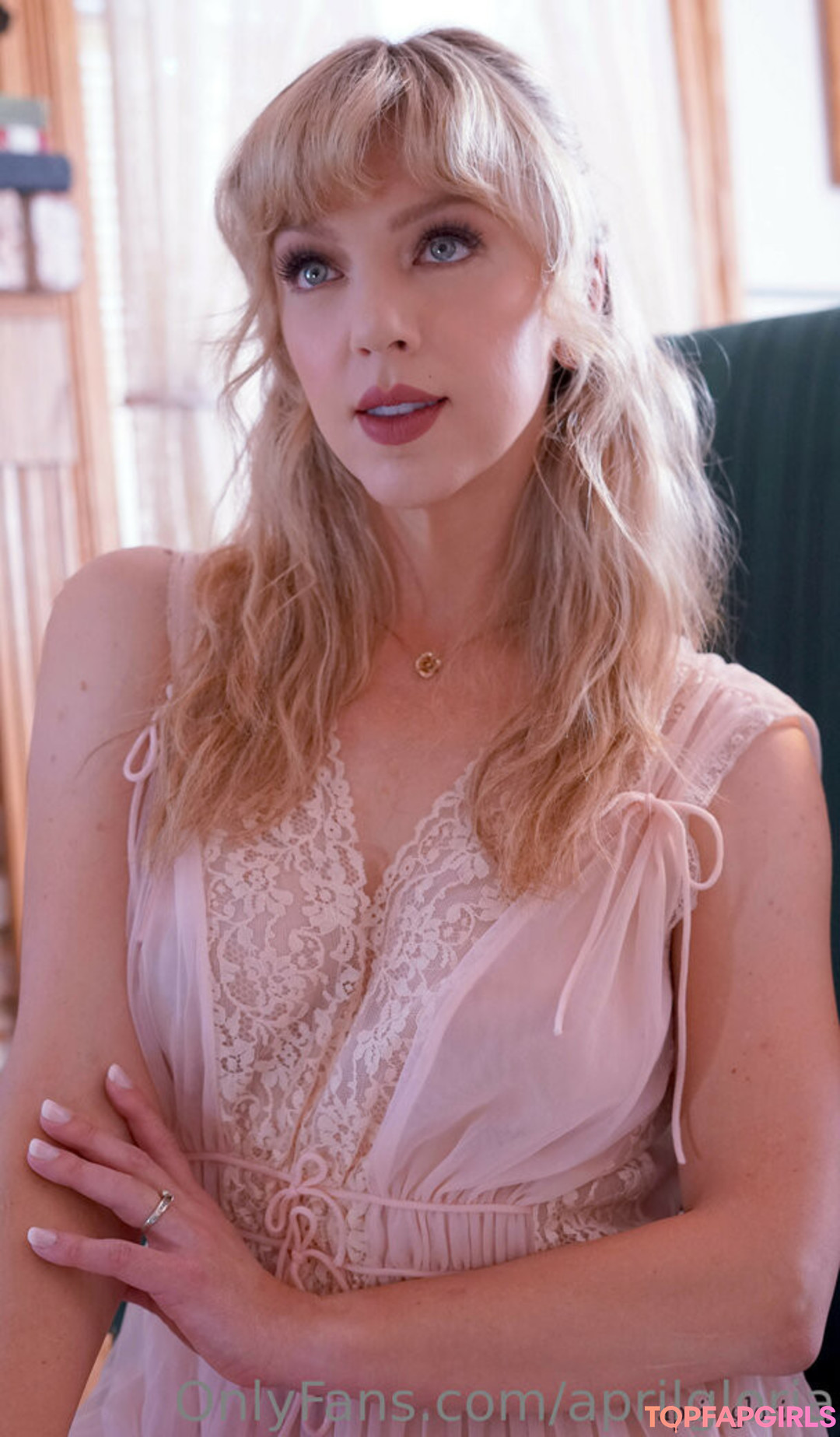 Naakte gelekte OnlyFans-foto van April Gloria #2035