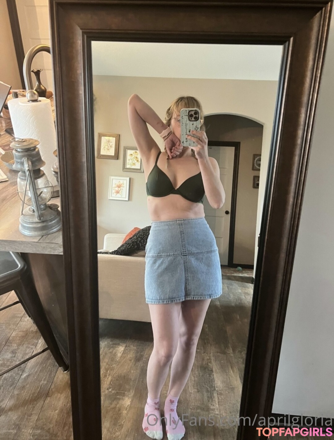 Naakte gelekte OnlyFans-foto van April Gloria #627