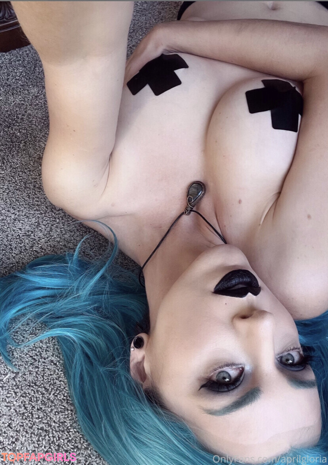 Naakte gelekte OnlyFans-foto van April Gloria #690