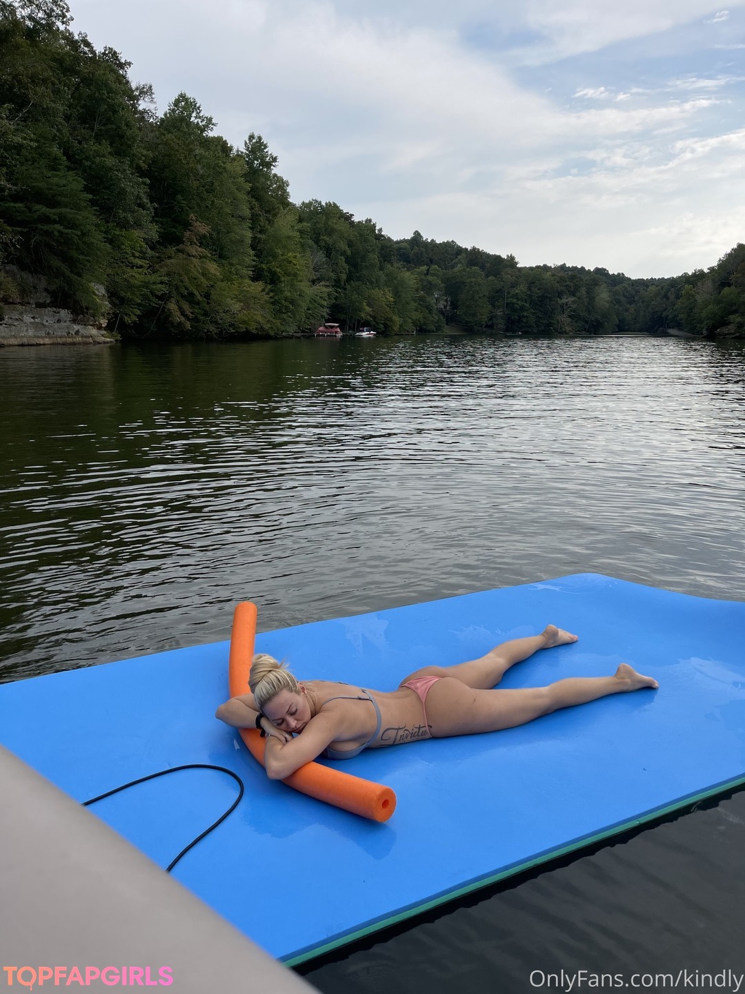 Naakte gelekte OnlyFans-foto van Kindly Myers #502