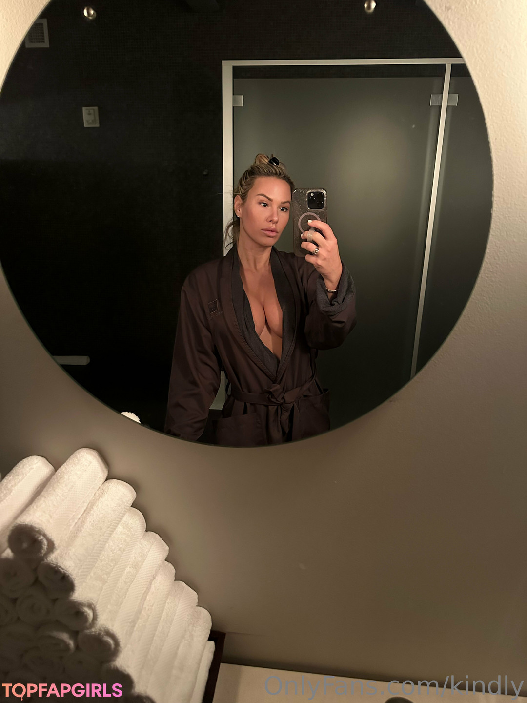 Naakte gelekte OnlyFans-foto van Kindly Myers #527
