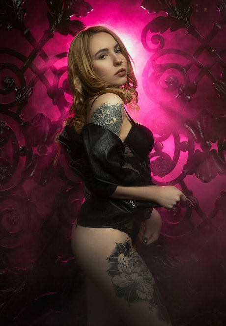Naakte gelekte OnlyFans-foto van Bella Mur