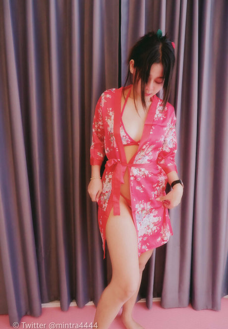 Naakte gelekte OnlyFans-foto van Mintra4444
