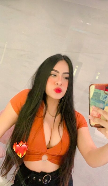 Naakte gelekte OnlyFans-foto van Aylin Ramos