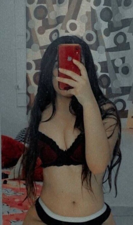 Naakte gelekte OnlyFans-foto van Aylin Ramos
