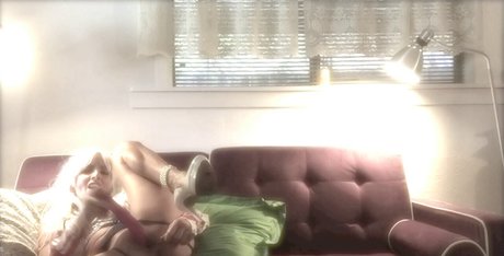 Naakte gelekte OnlyFans-foto van Role Play Dances