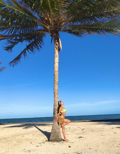 Naakte gelekte OnlyFans-foto van Vanessa Veracruz