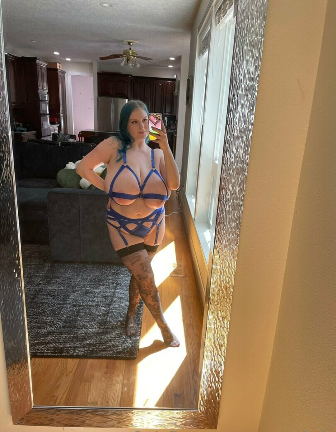Naakte gelekte OnlyFans-foto van Cassie0pia #1375