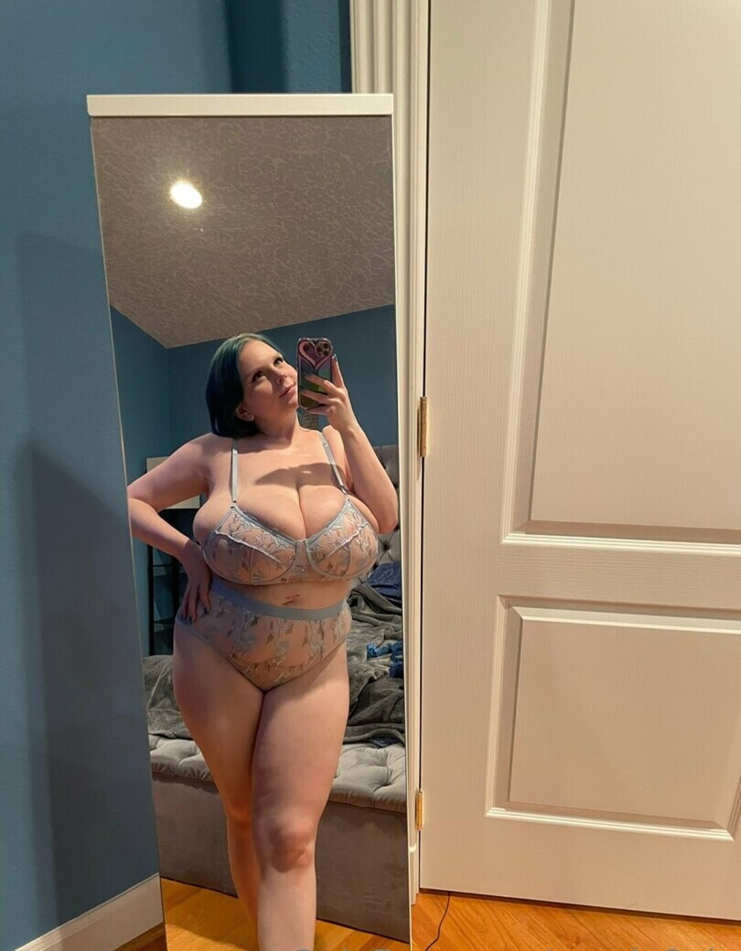 Naakte gelekte OnlyFans-foto van Cassie0pia #1509