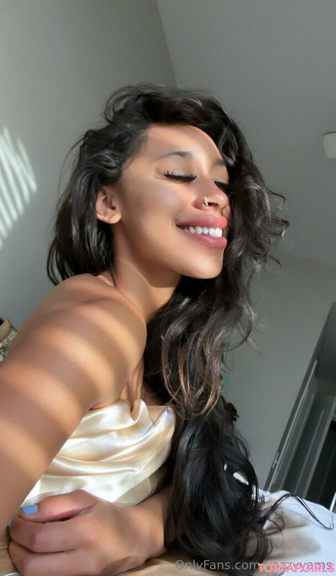 Naakte gelekte OnlyFans-foto van Yazzyyams #1022