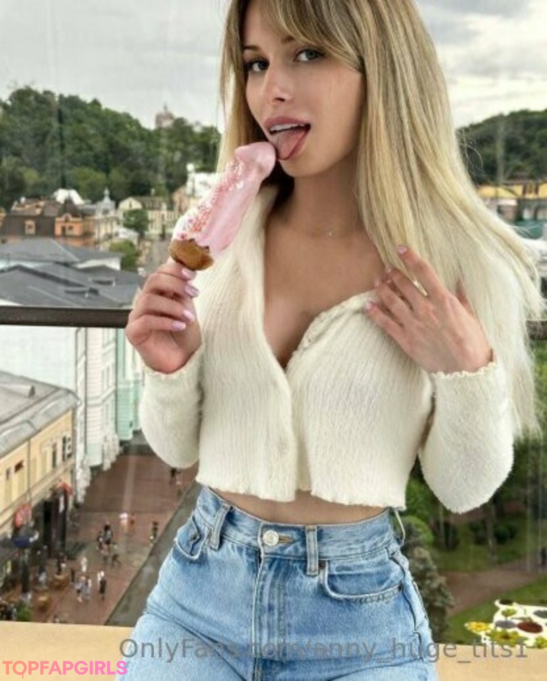 Naakte gelekte OnlyFans-foto van Kora Lina #1043