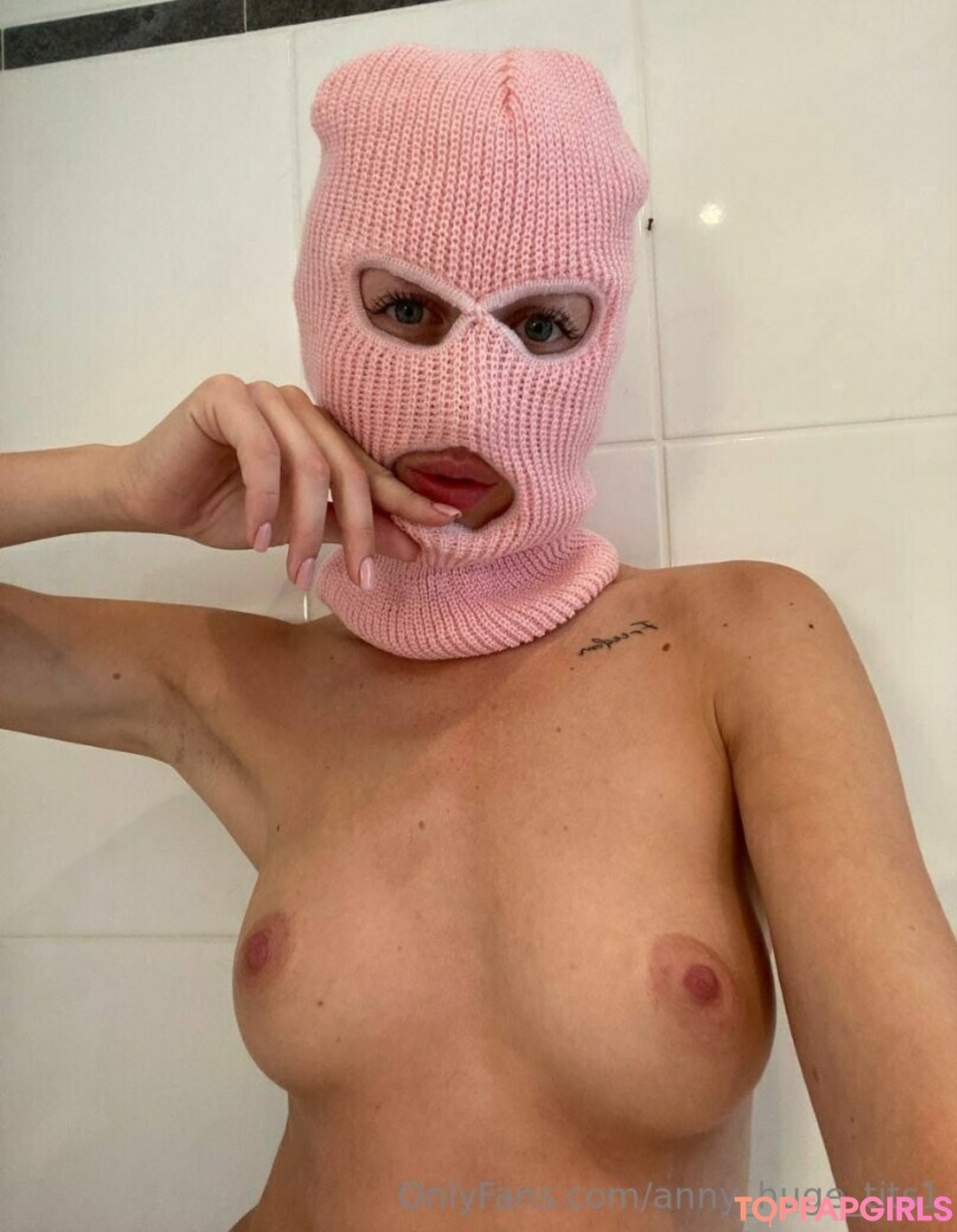 Naakte gelekte OnlyFans-foto van Kora Lina #1699