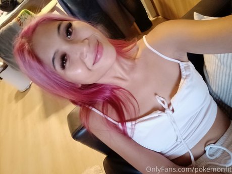Naakte gelekte OnlyFans-foto van Pokemonfit