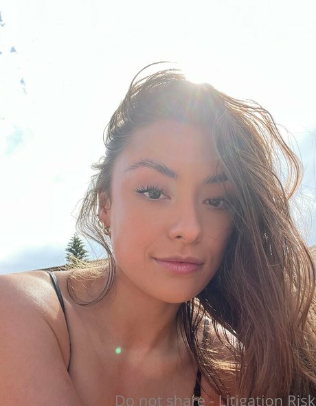 Naakte gelekte OnlyFans-foto van Yana Demeester