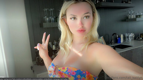 Naakte gelekte OnlyFans-foto van Tali Kaitlyn