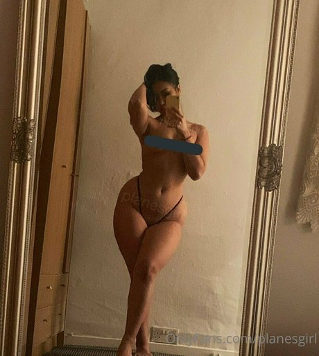 Naakte gelekte OnlyFans-foto van Planesgirl