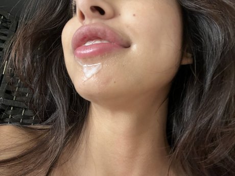 Naakte gelekte OnlyFans-foto van Reina Rae