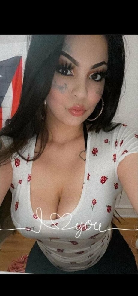 Naakte gelekte OnlyFans-foto van Venuschula