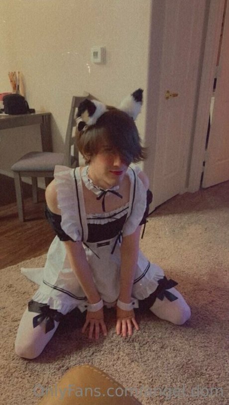 Naakte gelekte OnlyFans-foto van Angeldom