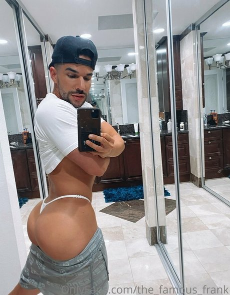 Naakte gelekte OnlyFans-foto van Thefamousfrank