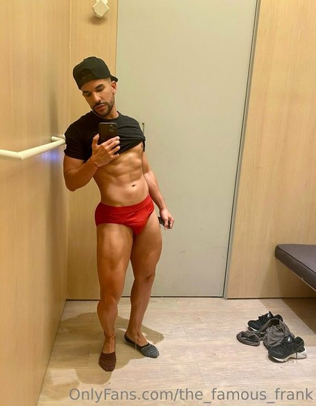 Naakte gelekte OnlyFans-foto van Thefamousfrank