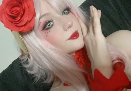 Naakte gelekte OnlyFans-foto van Satinstars