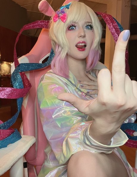 Naakte gelekte OnlyFans-foto van Satinstars