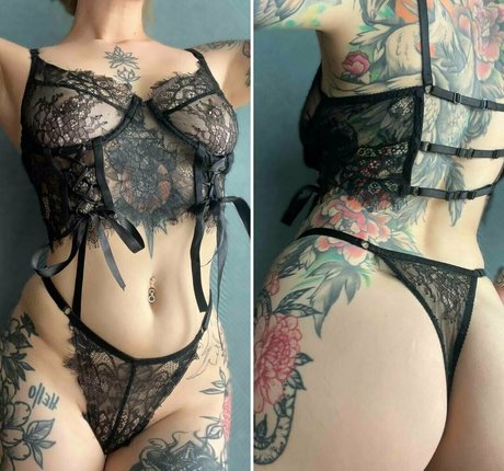 Naakte gelekte OnlyFans-foto van Helga1
