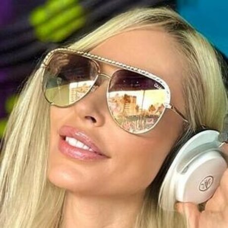 Naakte gelekte OnlyFans-foto van Samantha Xo Swinger Dj
