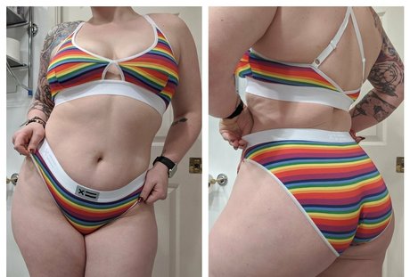 Naakte gelekte OnlyFans-foto van Irisreigns