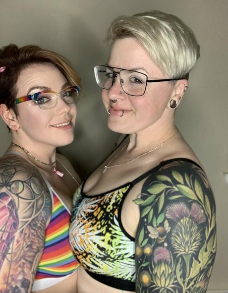Naakte gelekte OnlyFans-foto van Irisreigns