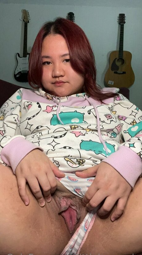 Naakte gelekte OnlyFans-foto van Littlebunnyrin