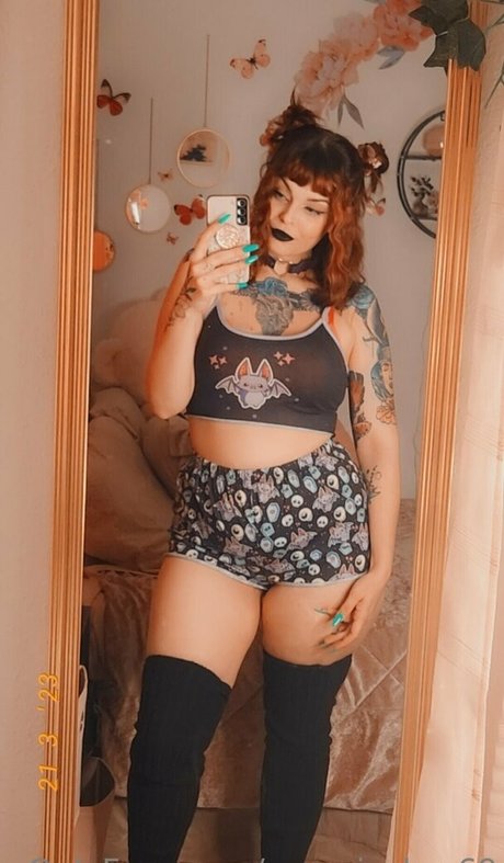 Naakte gelekte OnlyFans-foto van Naomipeaches