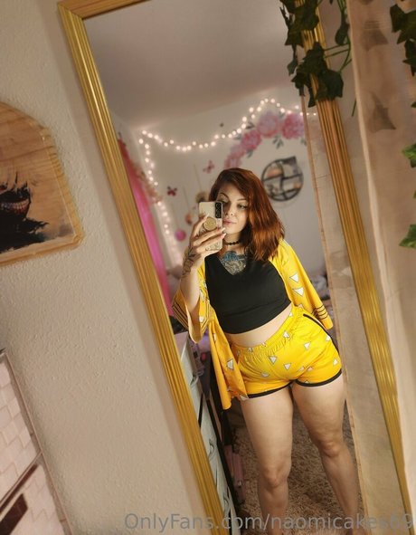 Naakte gelekte OnlyFans-foto van Naomipeaches