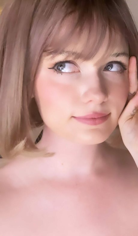 Naakte gelekte OnlyFans-foto van Avalon Warren